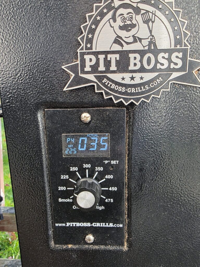 Pit Boss control panel close-up showing the P4 setting, the P SET button and the temperature dial